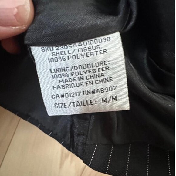 Vintage Le Château black pinstripe vest, tailored with a sharp fit - Picture 6 of 8